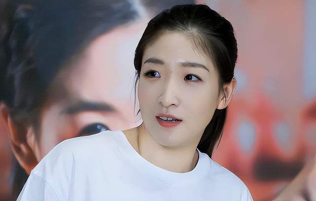 该剧由杨谨华、杨祐宁、陈嘉桦（Ella）、王柏杰主演，从女性视角出发，探讨两性关系和自我认同。